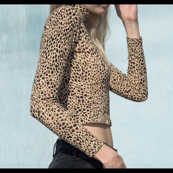 Brandy Melville Daniela turtleneck - Picture 2 of 4